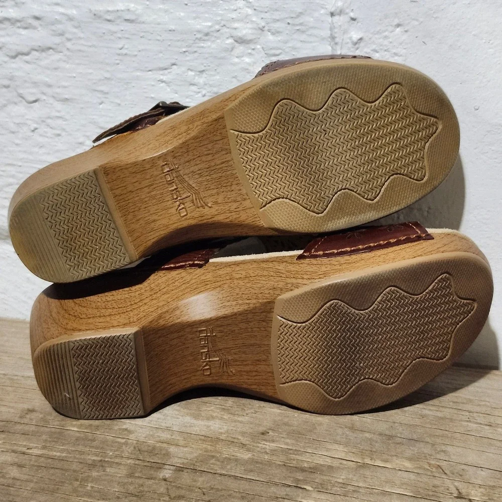 Dansko Brown Leather Floral Laser Cut Wedge Slide Sandals Womens 40 Boho Retro